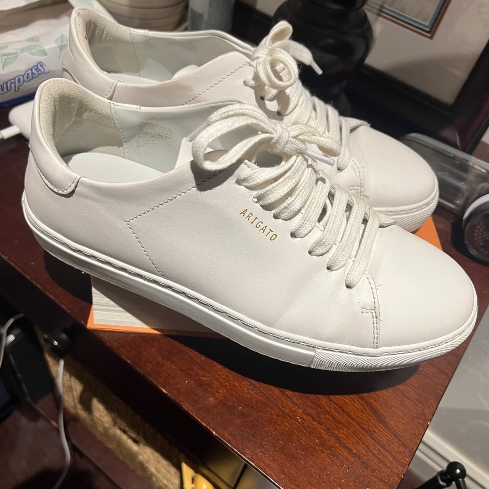 Axel Arigato clean 90 white leather shoes size 9 gently used.